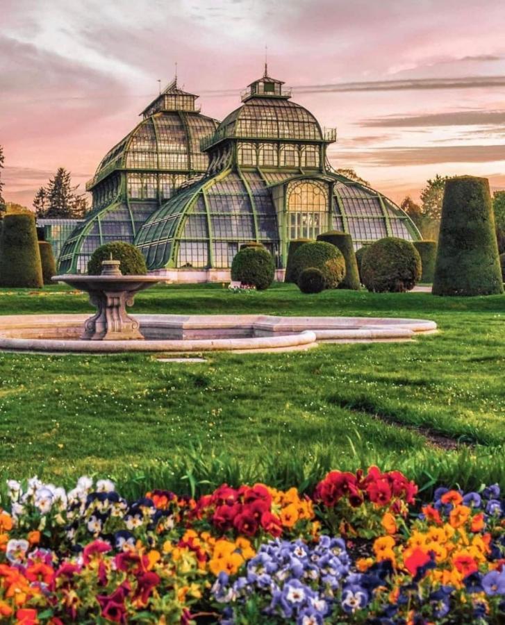 Regal Retreat Intimate Elegance Near Schoenbrunn Palace Viyana Dış mekan fotoğraf